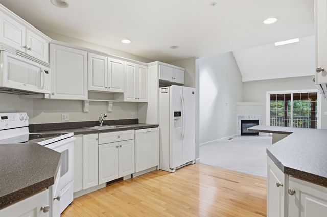 71 N High St Unit 3, Derry, NH 03038