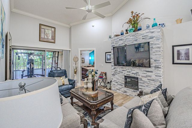 405 Maplewood Drive 405, Greenacres, FL 33415