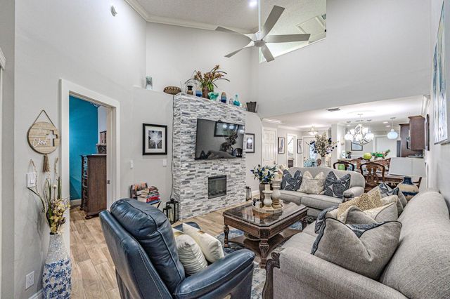 405 Maplewood Drive 405, Greenacres, FL 33415