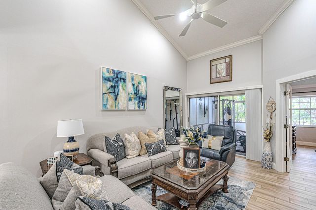 405 Maplewood Drive 405, Greenacres, FL 33415