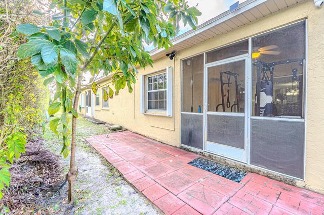 405 Maplewood Drive 405, Greenacres, FL 33415