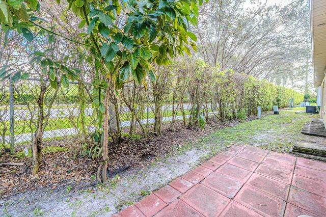 405 Maplewood Drive 405, Greenacres, FL 33415