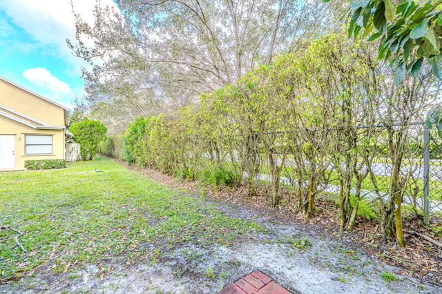 405 Maplewood Drive 405, Greenacres, FL 33415