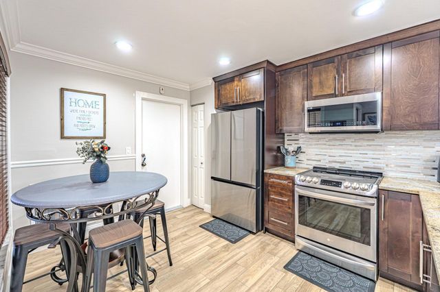 405 Maplewood Drive 405, Greenacres, FL 33415