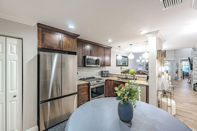 405 Maplewood Drive 405, Greenacres, FL 33415