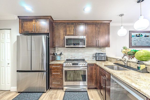 405 Maplewood Drive 405, Greenacres, FL 33415