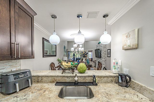 405 Maplewood Drive 405, Greenacres, FL 33415