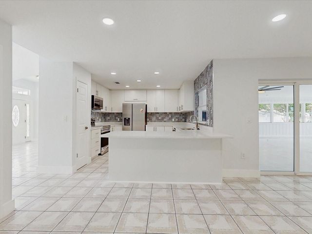 2401 BEL AIR CIRCLE, Kissimmee, FL 34743