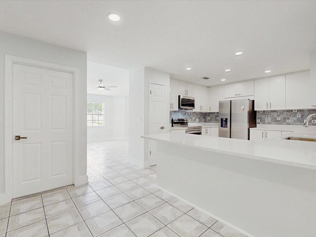 2401 BEL AIR CIRCLE, Kissimmee, FL 34743