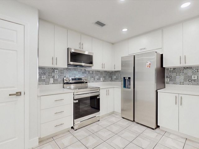 2401 BEL AIR CIRCLE, Kissimmee, FL 34743