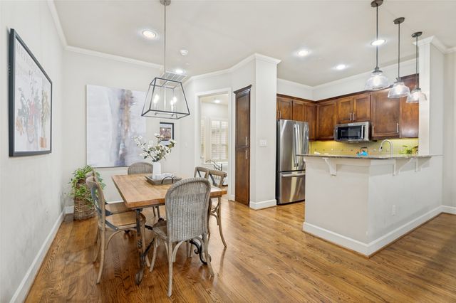 7333 Valley View Lane 304, Dallas, TX 75240