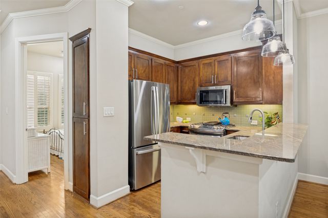7333 Valley View Lane 304, Dallas, TX 75240
