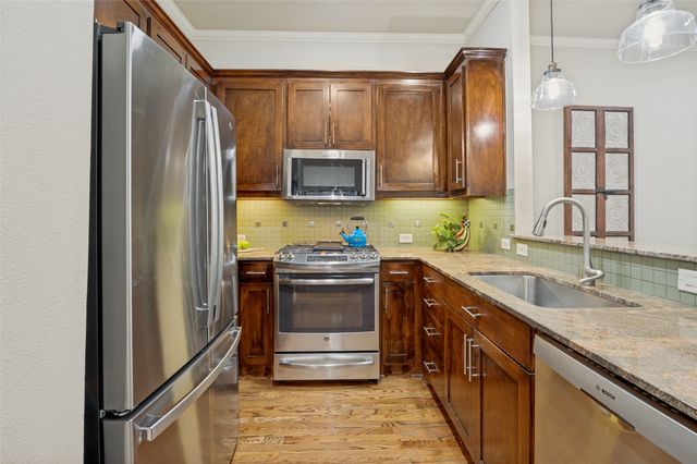 7333 Valley View Lane 304, Dallas, TX 75240