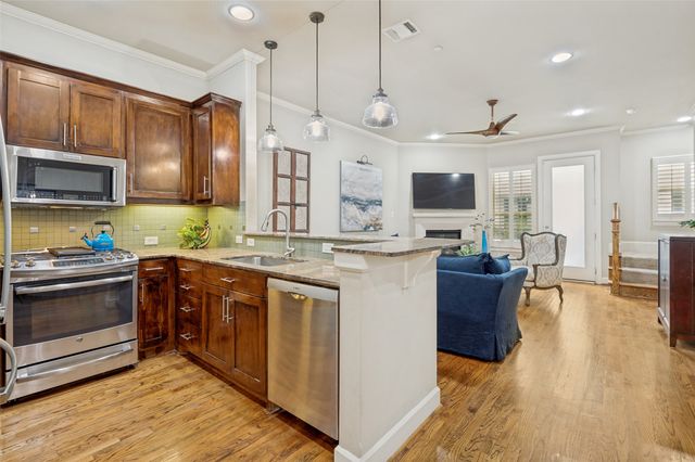 7333 Valley View Lane 304, Dallas, TX 75240