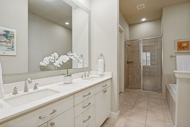 7333 Valley View Lane 304, Dallas, TX 75240