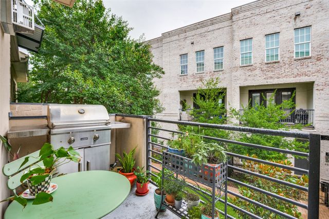 7333 Valley View Lane 304, Dallas, TX 75240