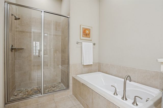 7333 Valley View Lane 304, Dallas, TX 75240