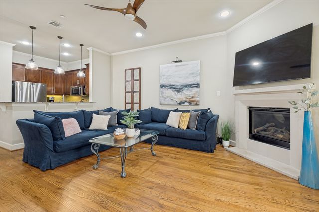 7333 Valley View Lane 304, Dallas, TX 75240