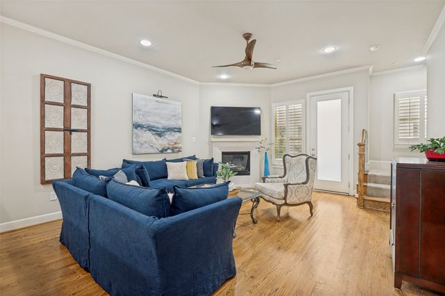 7333 Valley View Lane 304, Dallas, TX 75240