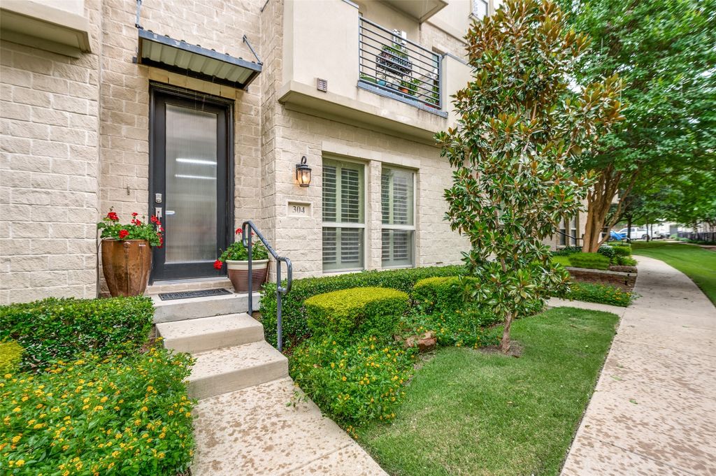 7333 Valley View Lane 304, Dallas, TX 75240
