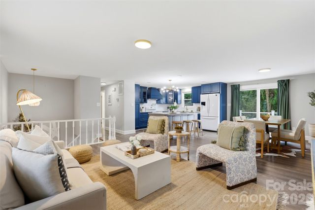 716 Regency Drive, Charlotte, NC 28211