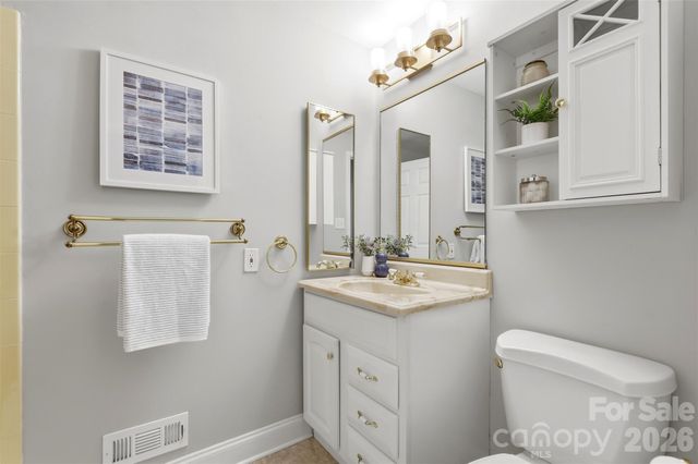 716 Regency Drive, Charlotte, NC 28211