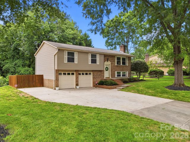 716 Regency Drive, Charlotte, NC 28211