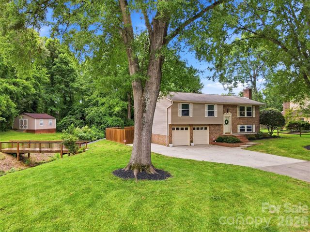 716 Regency Drive, Charlotte, NC 28211