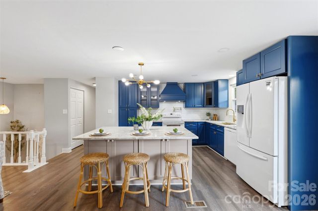 716 Regency Drive, Charlotte, NC 28211