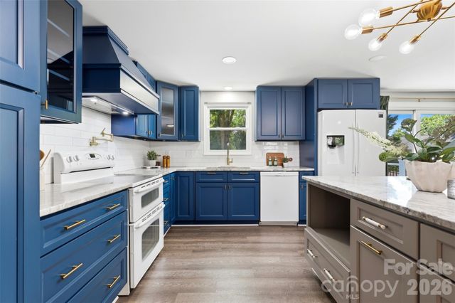 716 Regency Drive, Charlotte, NC 28211