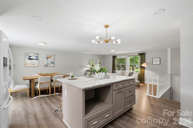 716 Regency Drive, Charlotte, NC 28211