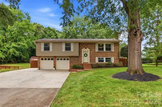 716 Regency Drive, Charlotte, NC 28211