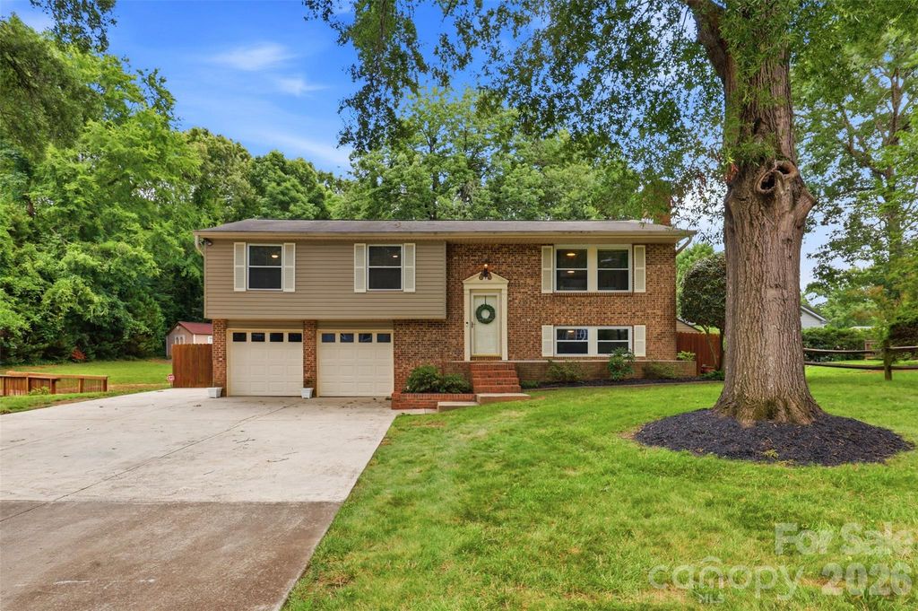 716 Regency Drive, Charlotte, NC 28211