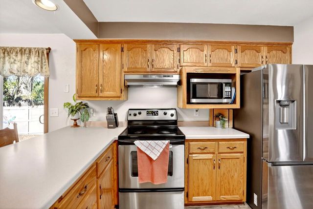 2919 S MOON BEAM COURT, Appleton, WI 54915