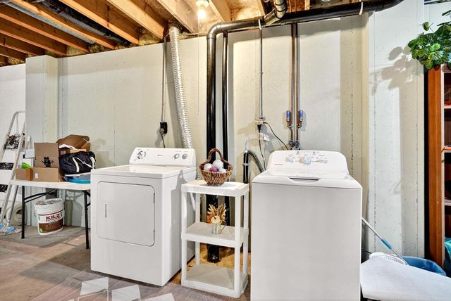 2919 S MOON BEAM COURT, Appleton, WI 54915