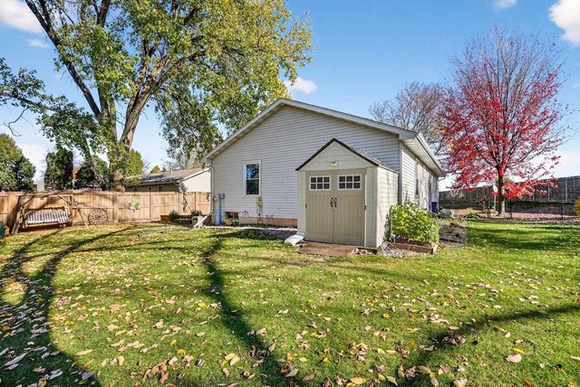 2919 S MOON BEAM COURT, Appleton, WI 54915