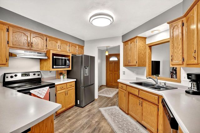 2919 S MOON BEAM COURT, Appleton, WI 54915