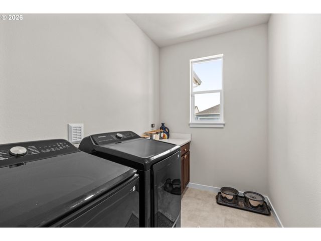 2407 W 8TH Ave, Junction City, OR 97448