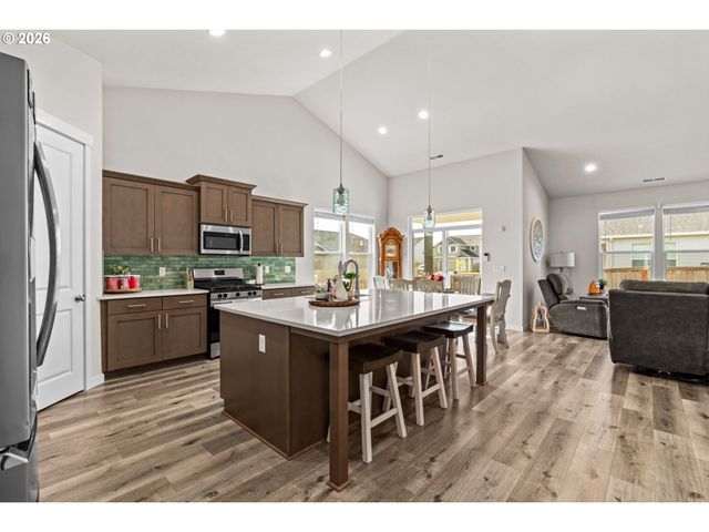 2407 W 8TH Ave, Junction City, OR 97448
