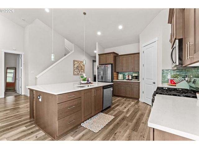 2407 W 8TH Ave, Junction City, OR 97448
