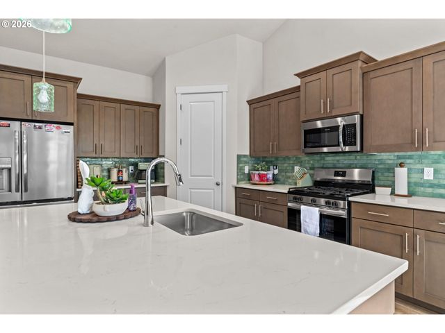 2407 W 8TH Ave, Junction City, OR 97448