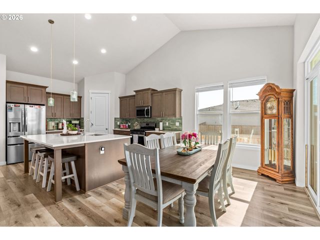 2407 W 8TH Ave, Junction City, OR 97448