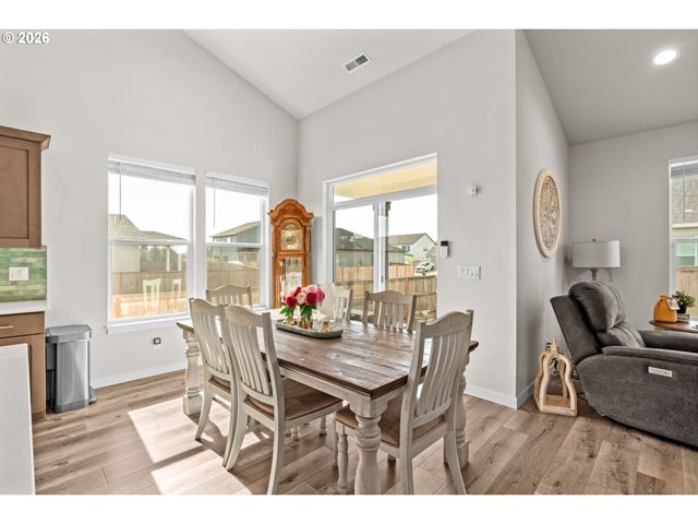 2407 W 8TH Ave, Junction City, OR 97448
