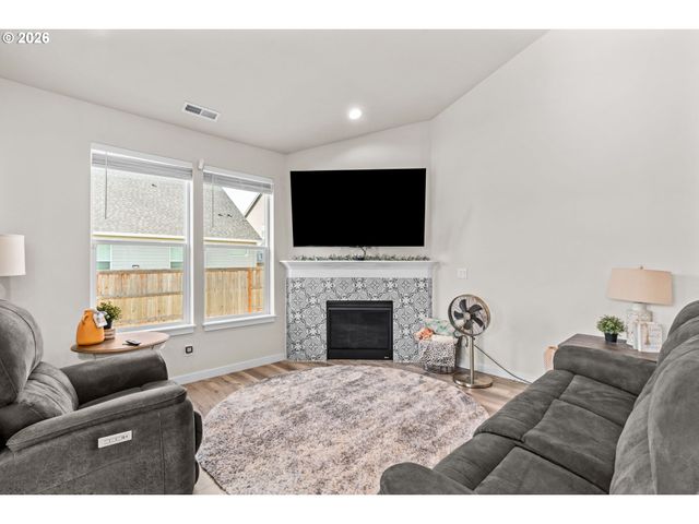 2407 W 8TH Ave, Junction City, OR 97448