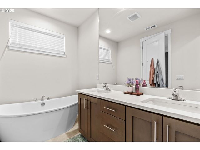 2407 W 8TH Ave, Junction City, OR 97448