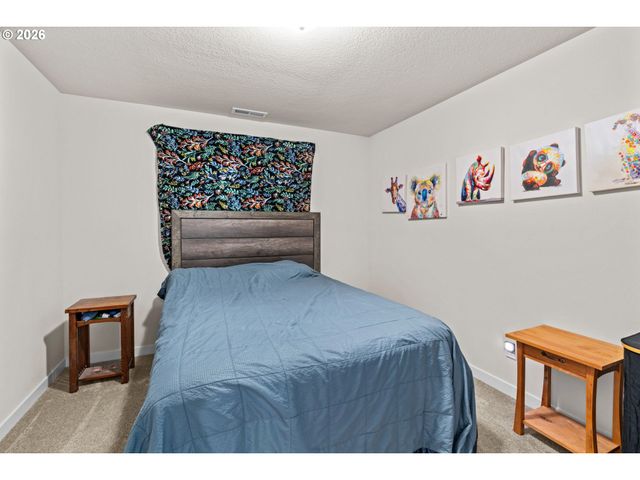 2407 W 8TH Ave, Junction City, OR 97448