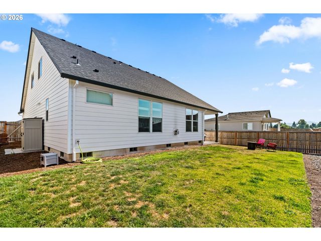 2407 W 8TH Ave, Junction City, OR 97448