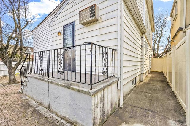 85-86 263 Street, Floral Park, NY 11001