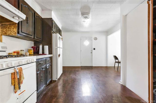 85-86 263 Street, Floral Park, NY 11001