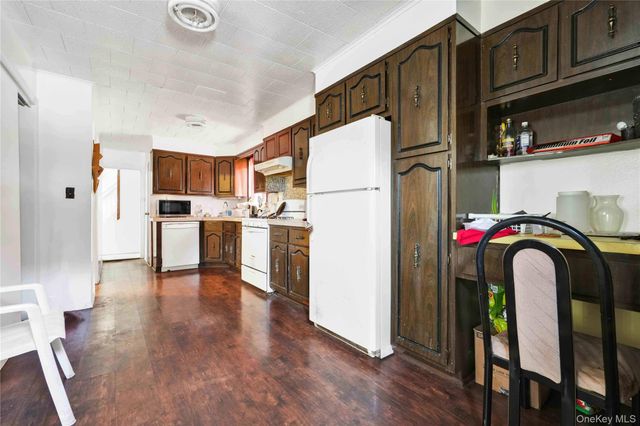 85-86 263 Street, Floral Park, NY 11001